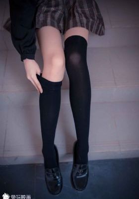 摸胸摸下面